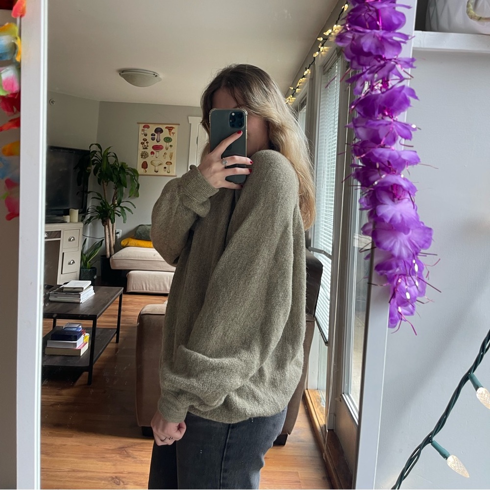 Oversized Tumi sweater for men and women